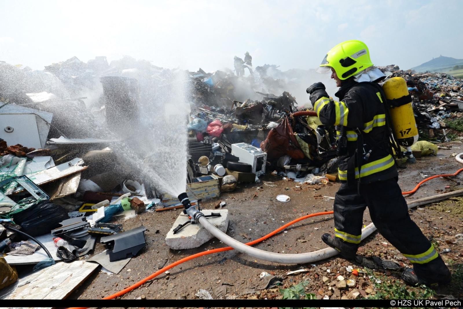 Požár skládky Siřejovice 13.jpg