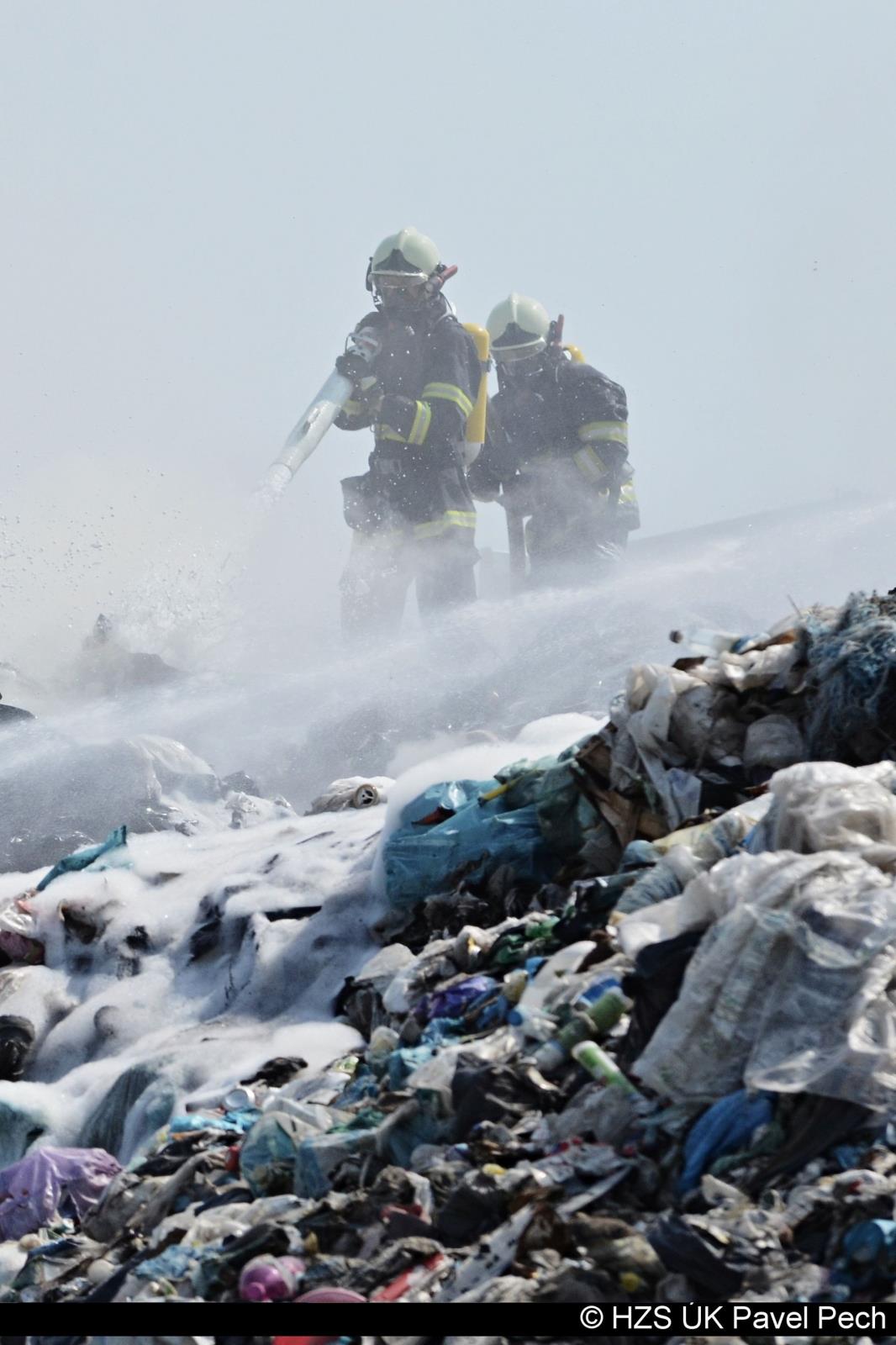 Požár skládky Siřejovice 14.jpg