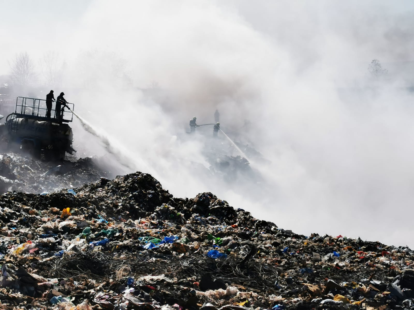 Požár skládky Ústí nad Labem (2).jpg