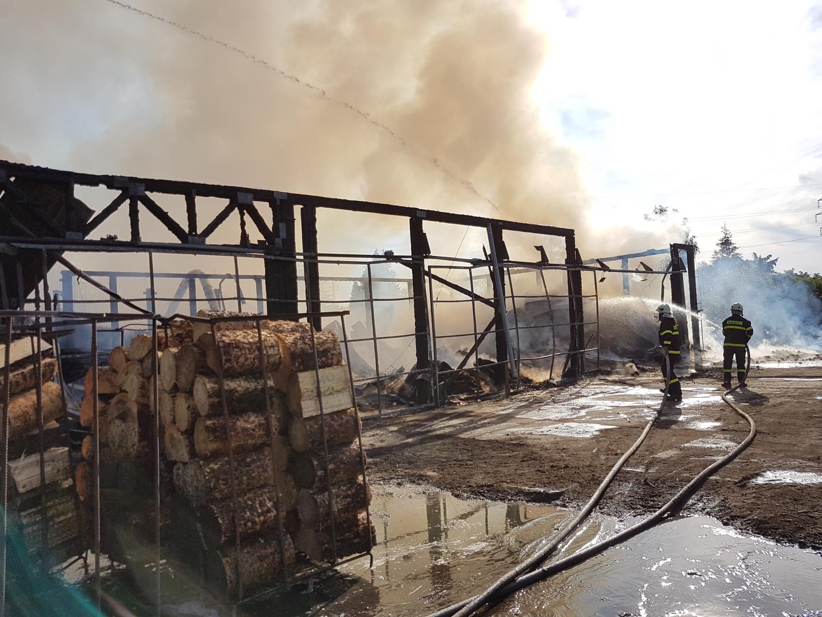 Požár skladu, Kardašova Řečice - 4. 7. 2018 (4).jpg