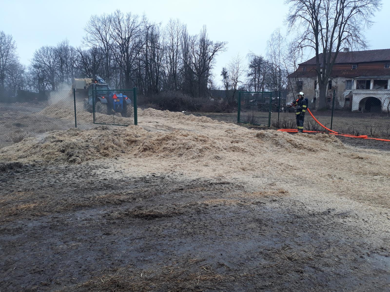Požár slámy, Ratibořské Hory - 2. 3. 2019 (7).jpg