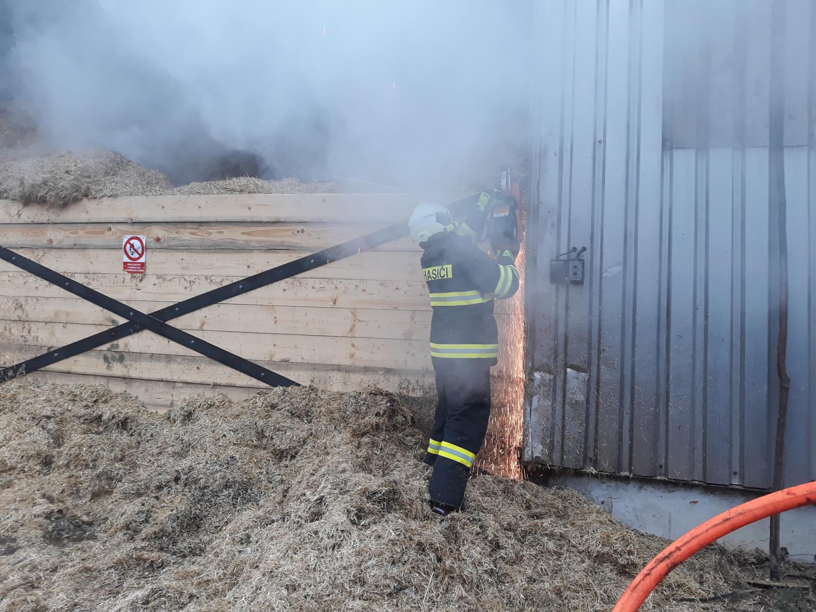 Požár slámy, Ratibořské Hory - 2. 3. 2019 (9).jpg