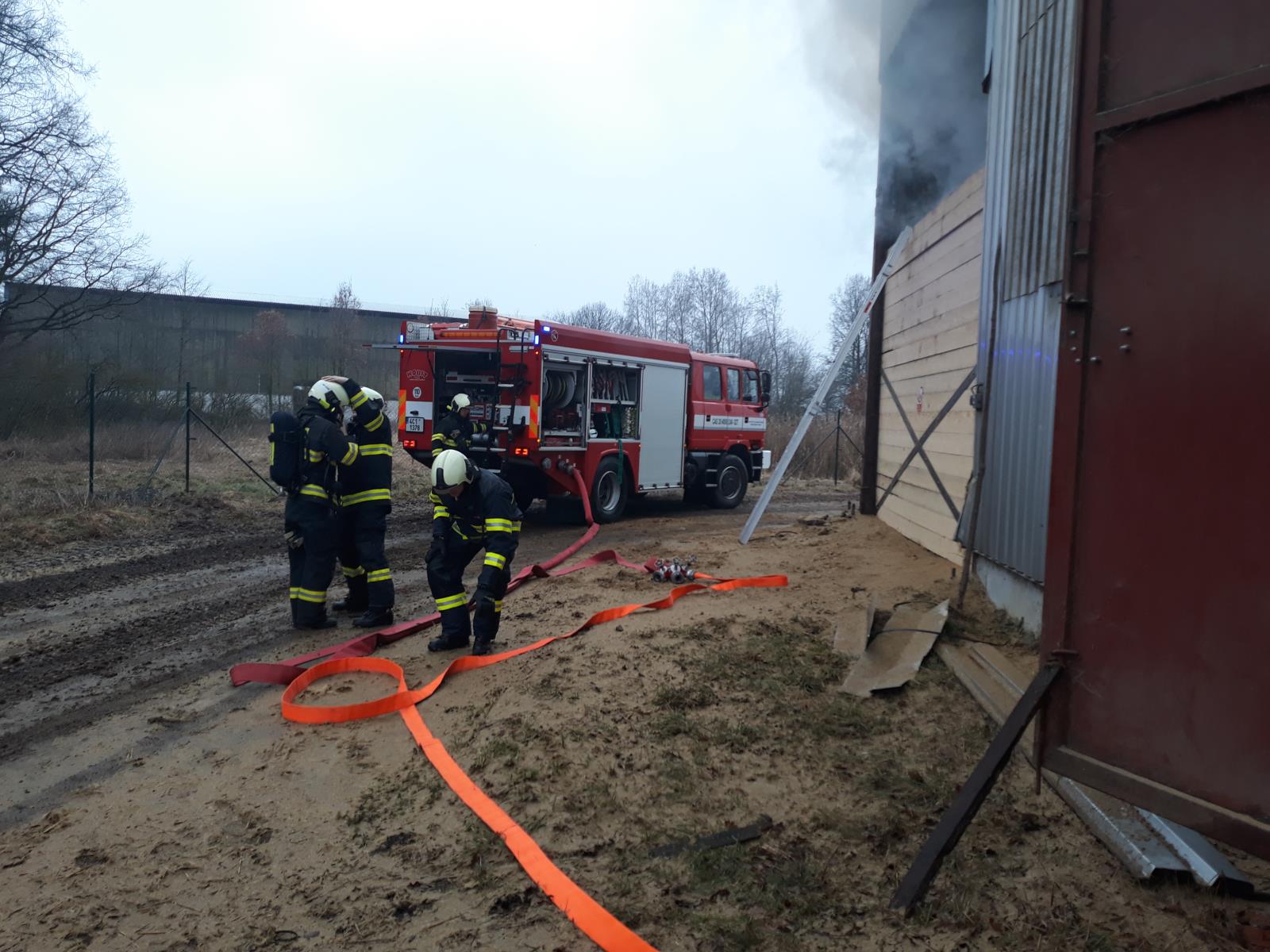 Požár slámy, Ratibořské Hory - 2. 3. 2019 (2).jpg