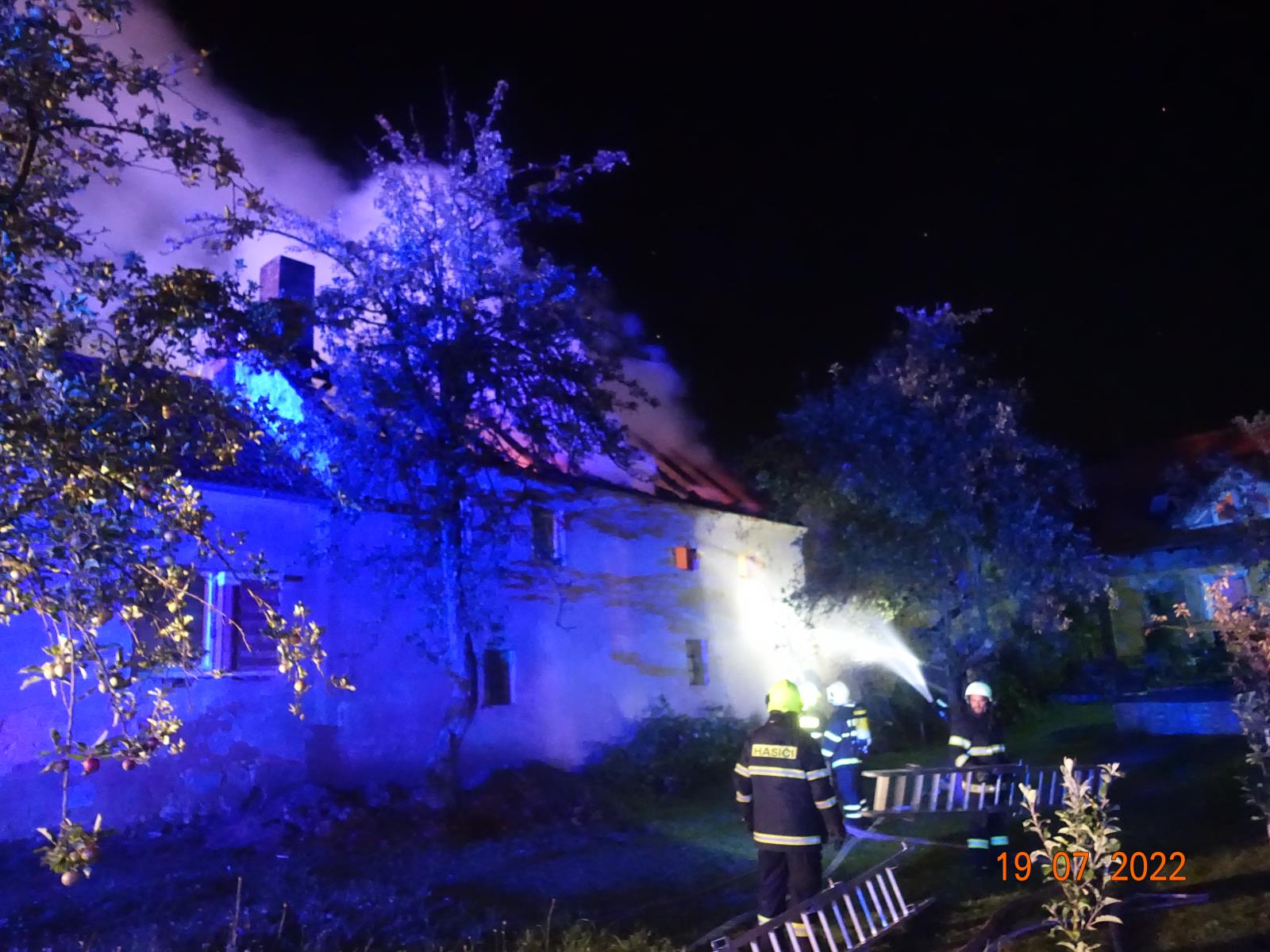 Požár stodoly, Strážkovice - 19. 7. 2022 (2).JPG