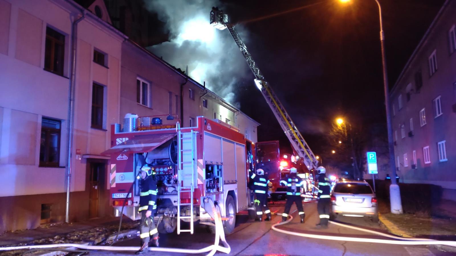 Požár střechy, České Budějovice - 9. 1. 2022 (1).JPG
