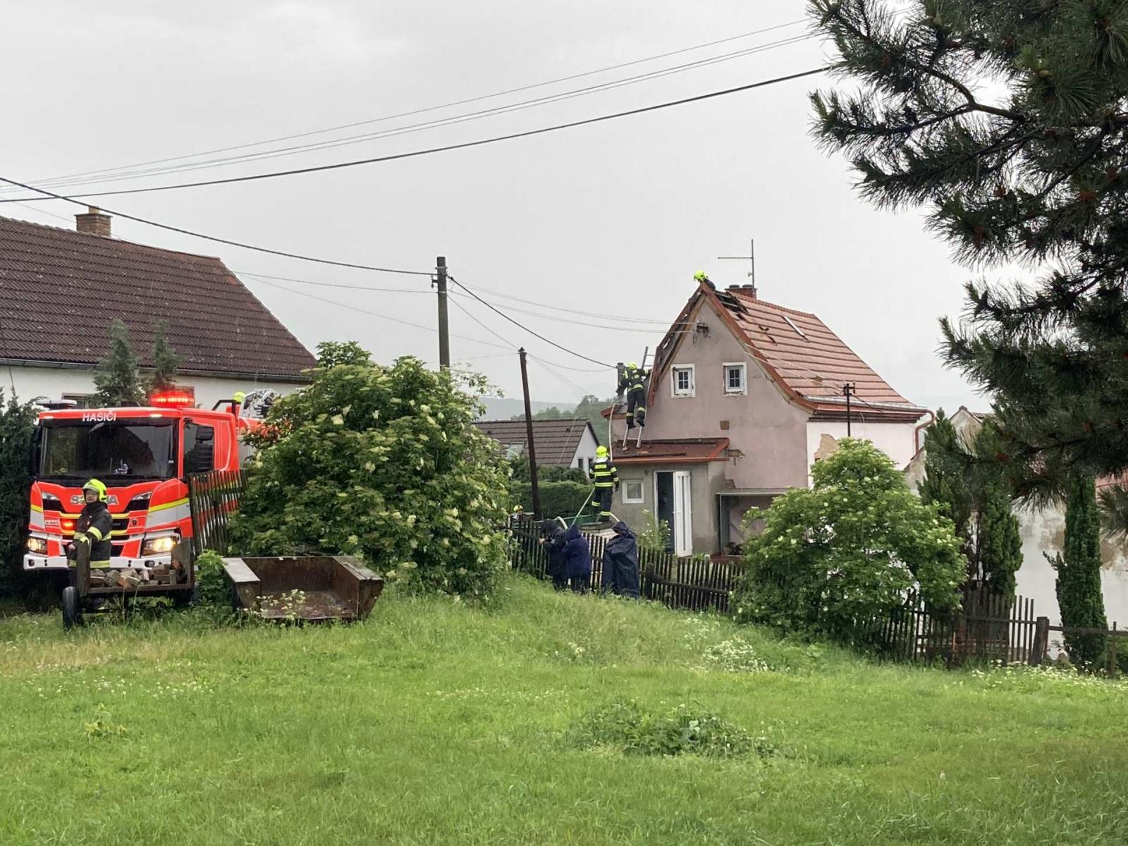Požár střechy RD (4).jpeg