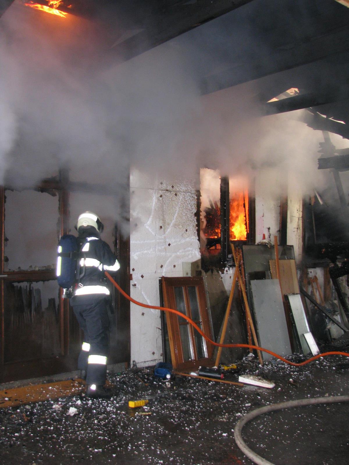 Požár truhlárny, Vimperk - 26. 1. 2017 (9).JPG