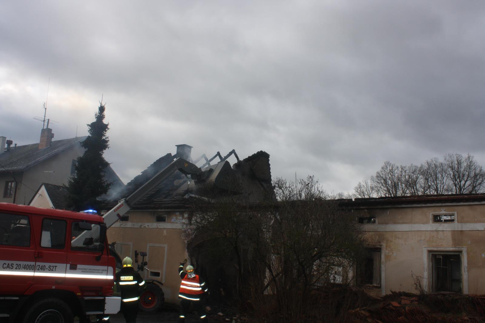 Požár zemědělského stavení, Radošovice - 9. 12. 2017 (9).JPG