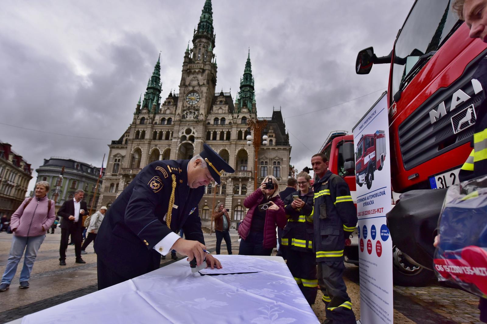 Předání CAS obcím LK