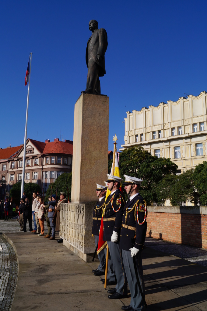 Předávání medailí na Masarykové nám. dne 28.10.14 (2).JPG