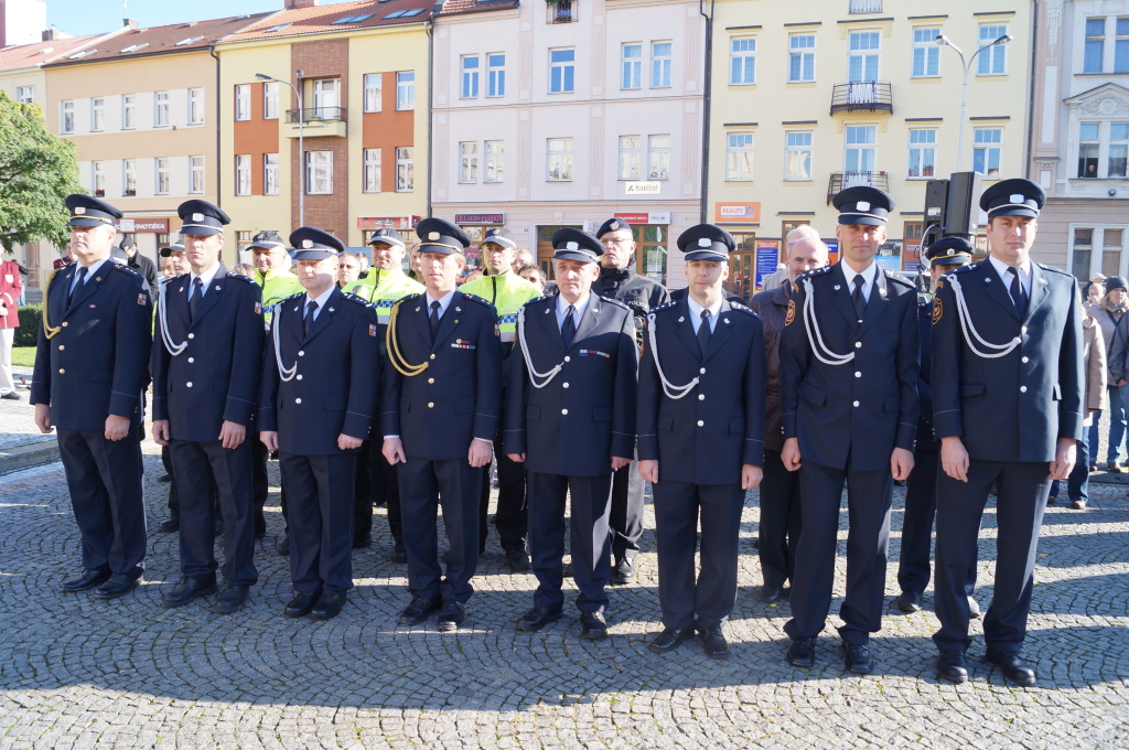 Předávání medailí na Masarykové nám. dne 28.10.14 (3).JPG