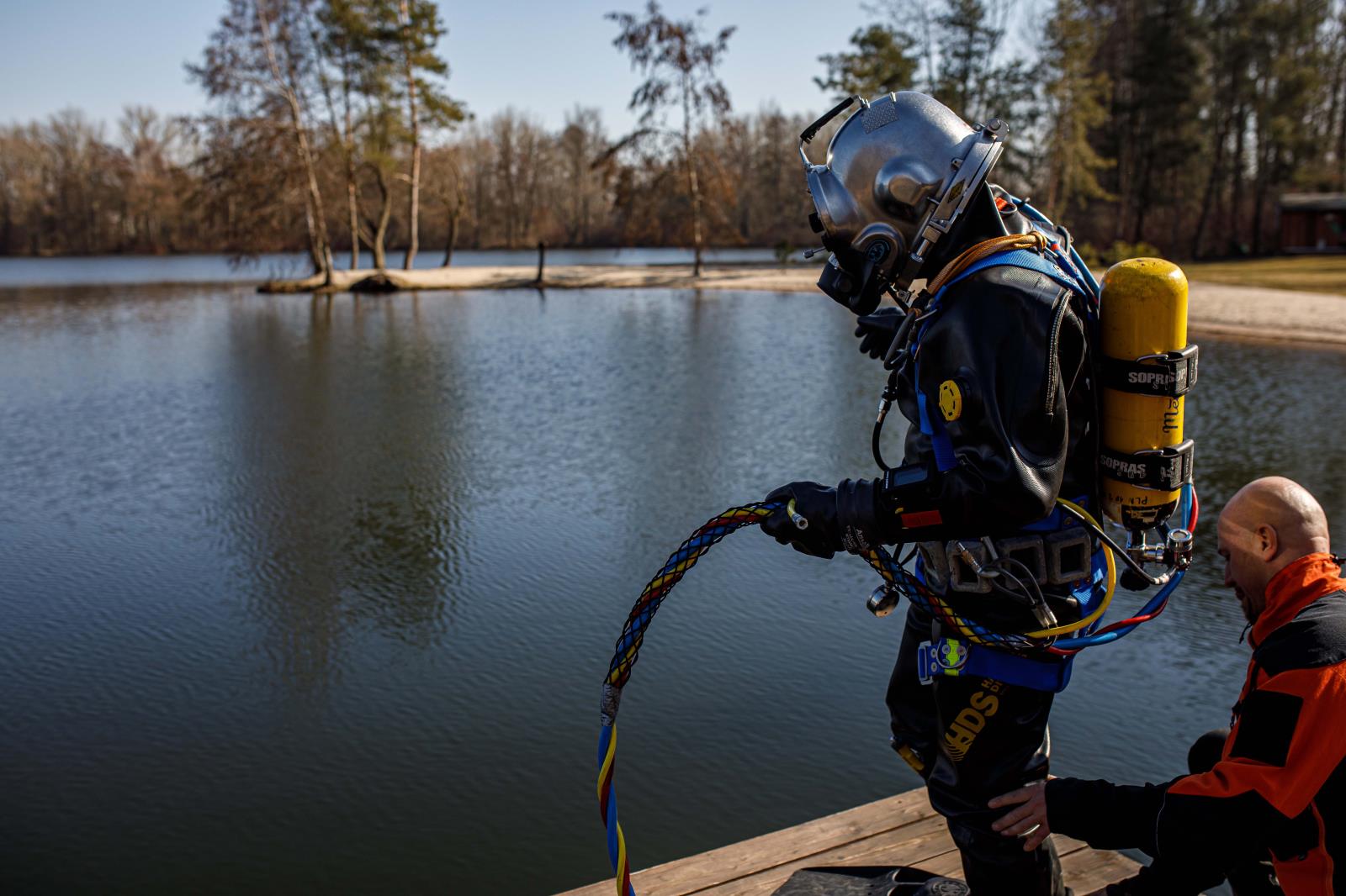 Přilbové potápění HZS KHK (13).jpg