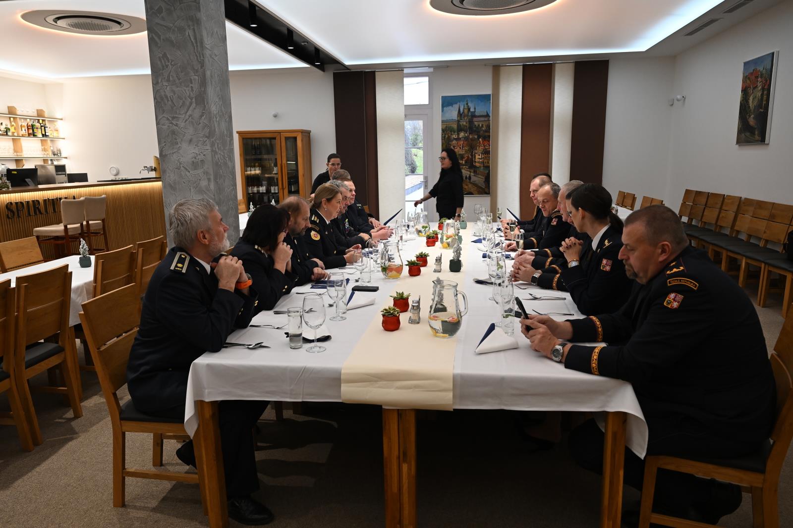 Profesionální a dobrovolní hasiči jednali o společné budoucí strategii