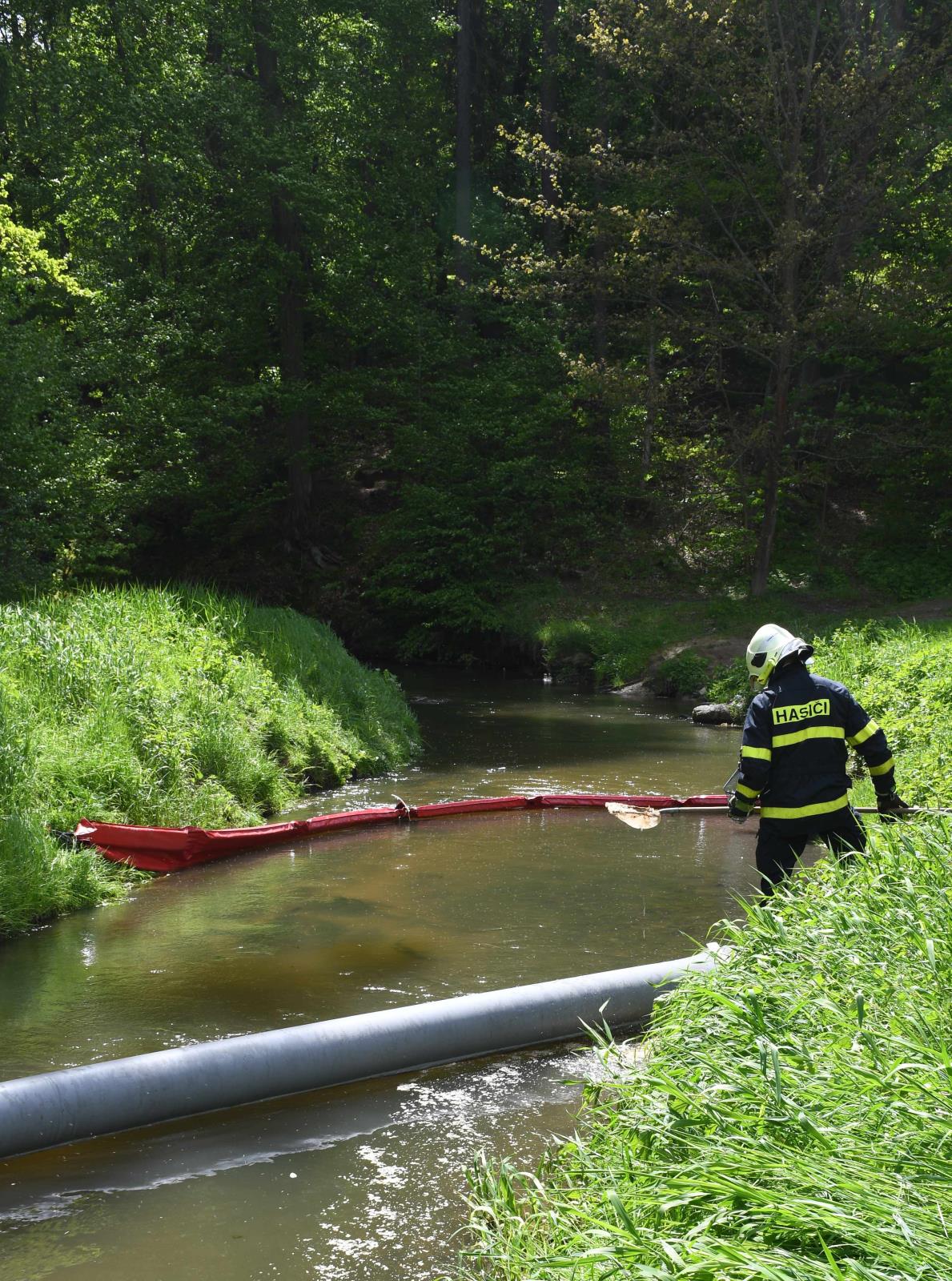 Sběr látky z hladiny
