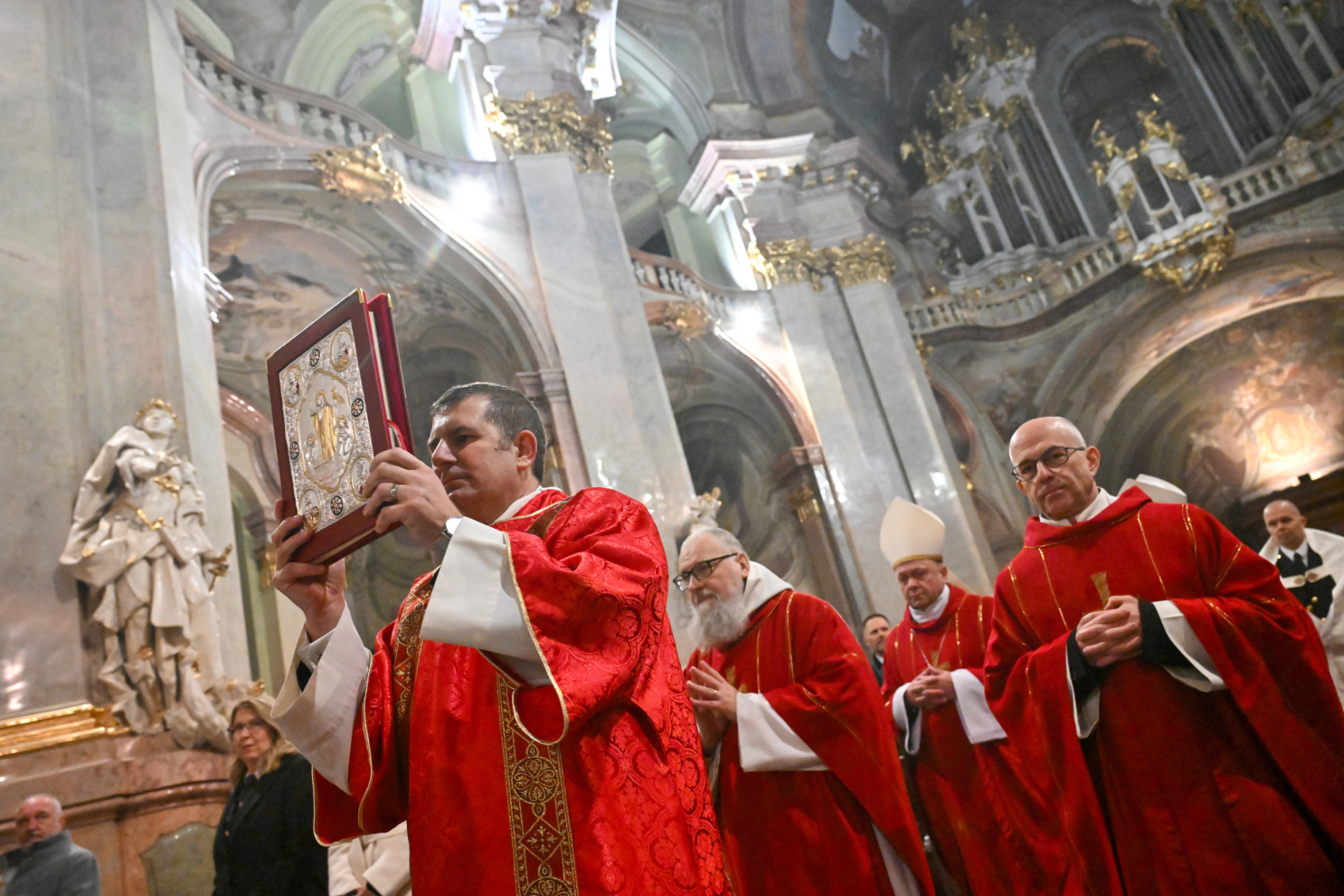 Slavnostní mše ke cti sv. Barbory v chrámu sv. Mikuláše v Praze na Malé Straně