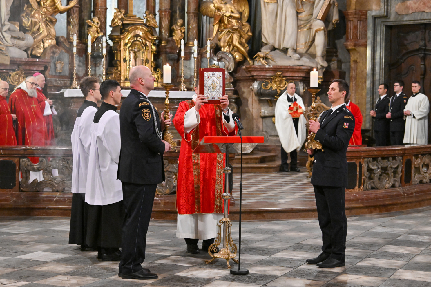 Slavnostní mše ke cti sv. Barbory v chrámu sv. Mikuláše v Praze na Malé Straně