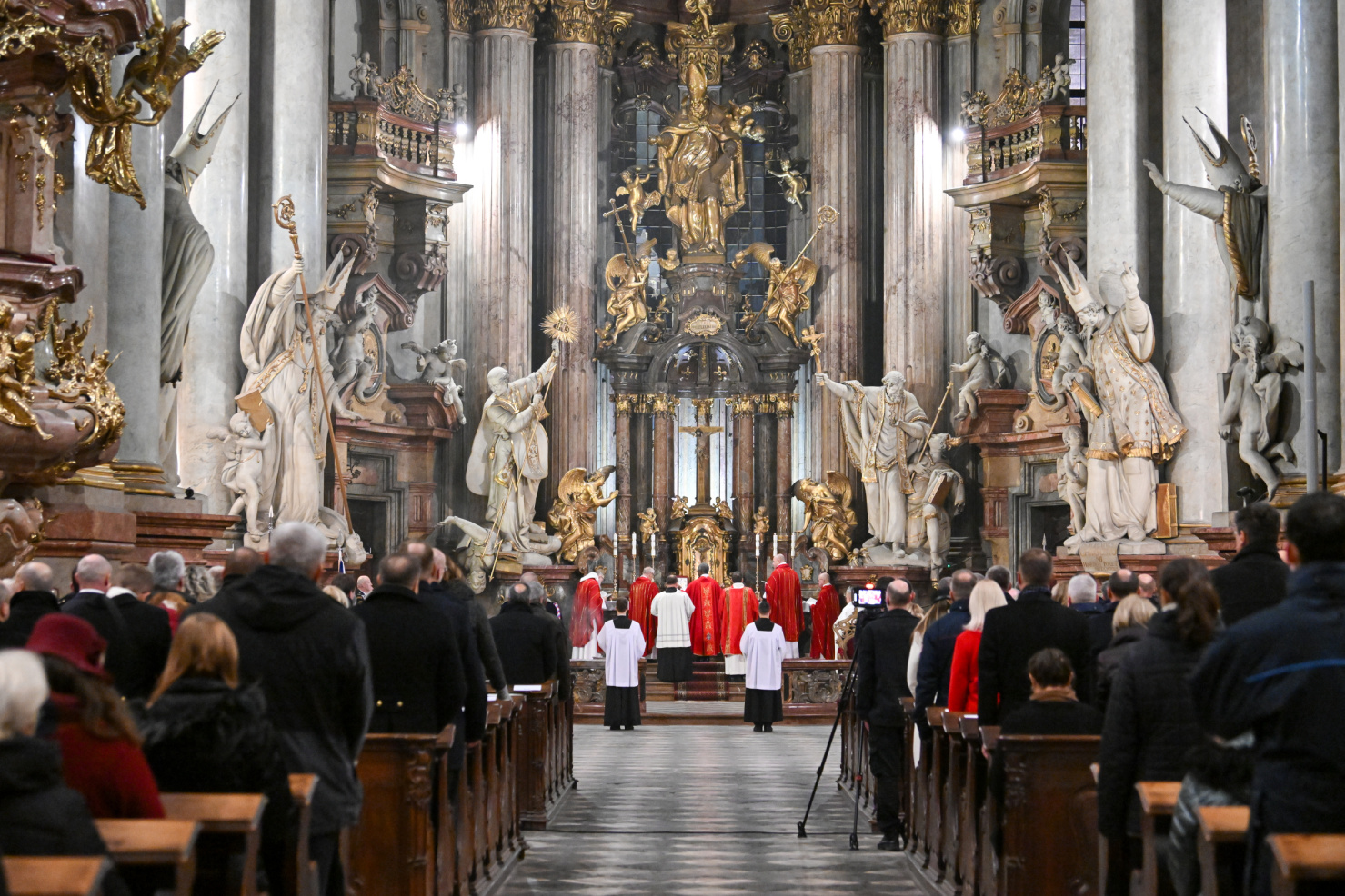 Slavnostní mše ke cti sv. Barbory v chrámu sv. Mikuláše v Praze na Malé Straně