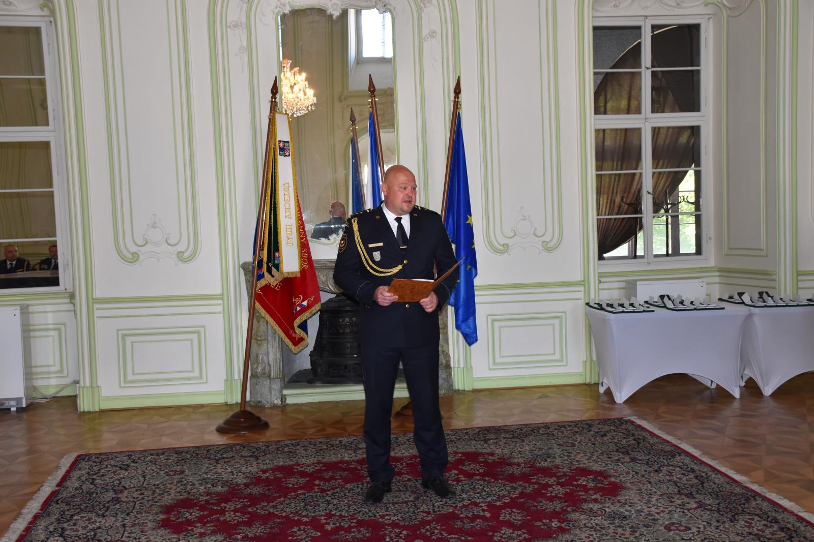 Slavnostní předání služebních medailí Za věrnost II. a III. stupně