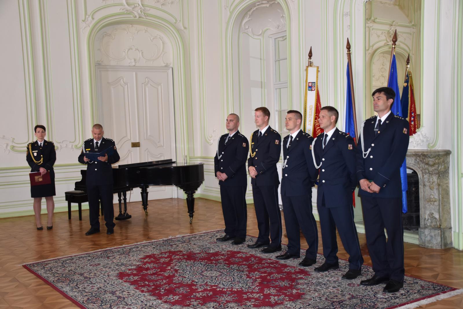 Slavnostní předání služebních medailí Za věrnost II. a III. stupně