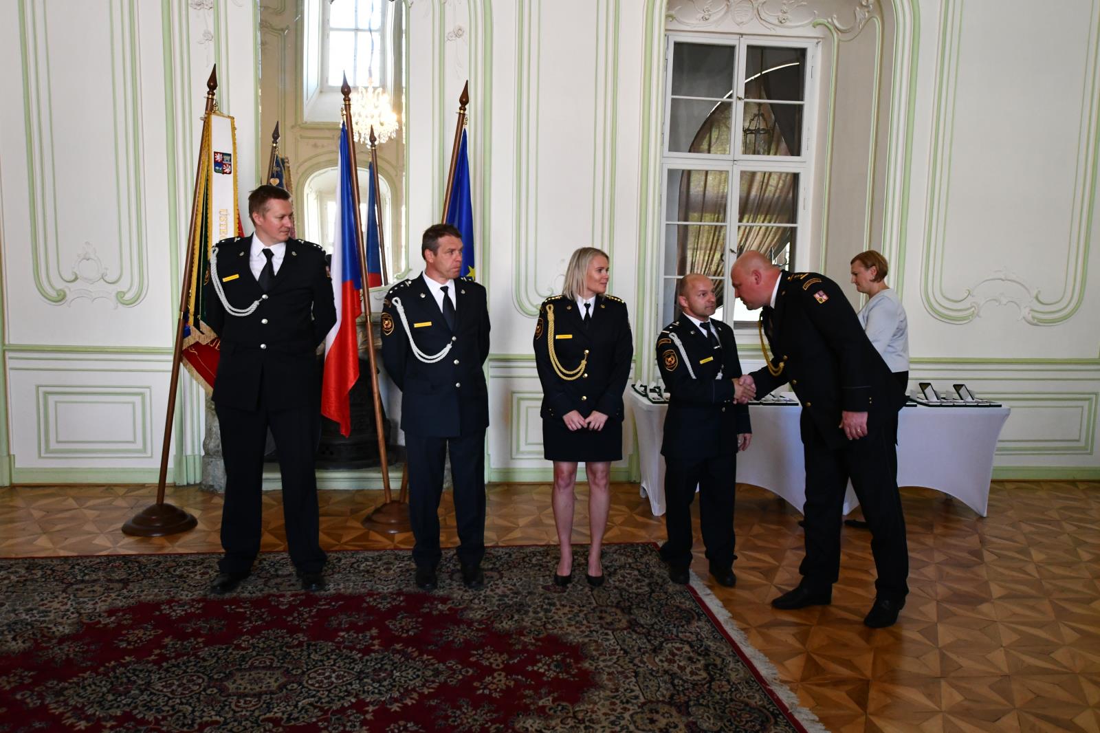 Slavnostní předání služebních medailí Za věrnost II. a III. stupně