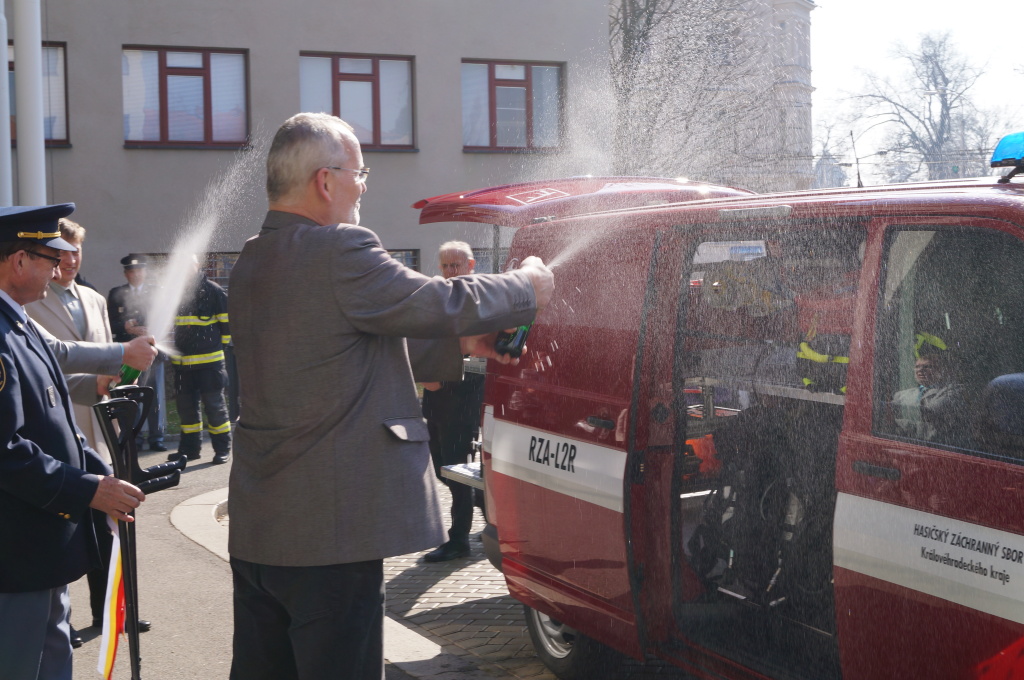 Slavnostní převzetí RZA, HK 14.3.14 (2).JPG