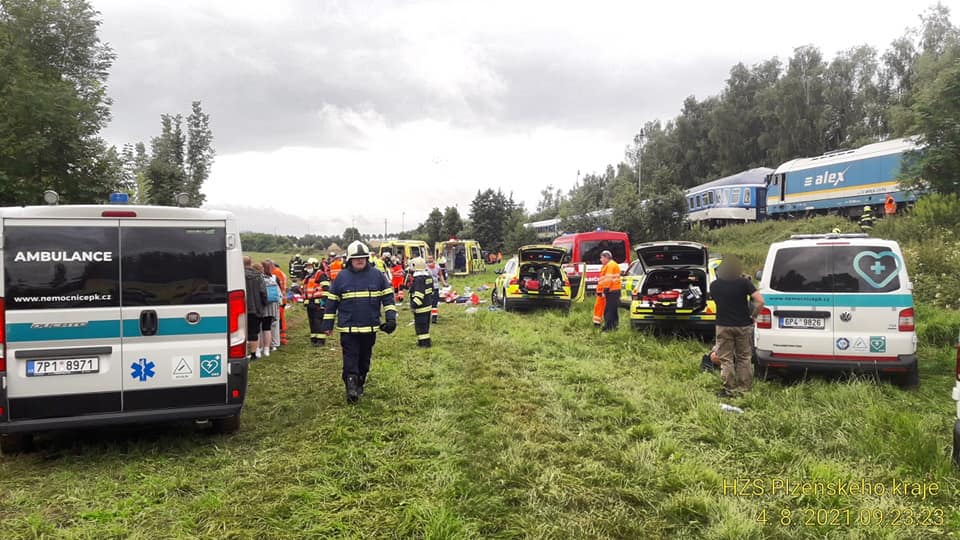 Složky IZS zasahují u železniční nehody na Domažlicku (2).jpg
