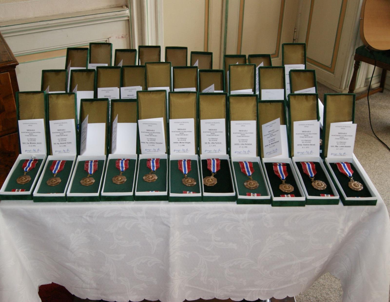 Služební medaile květen 2017 (1).jpg