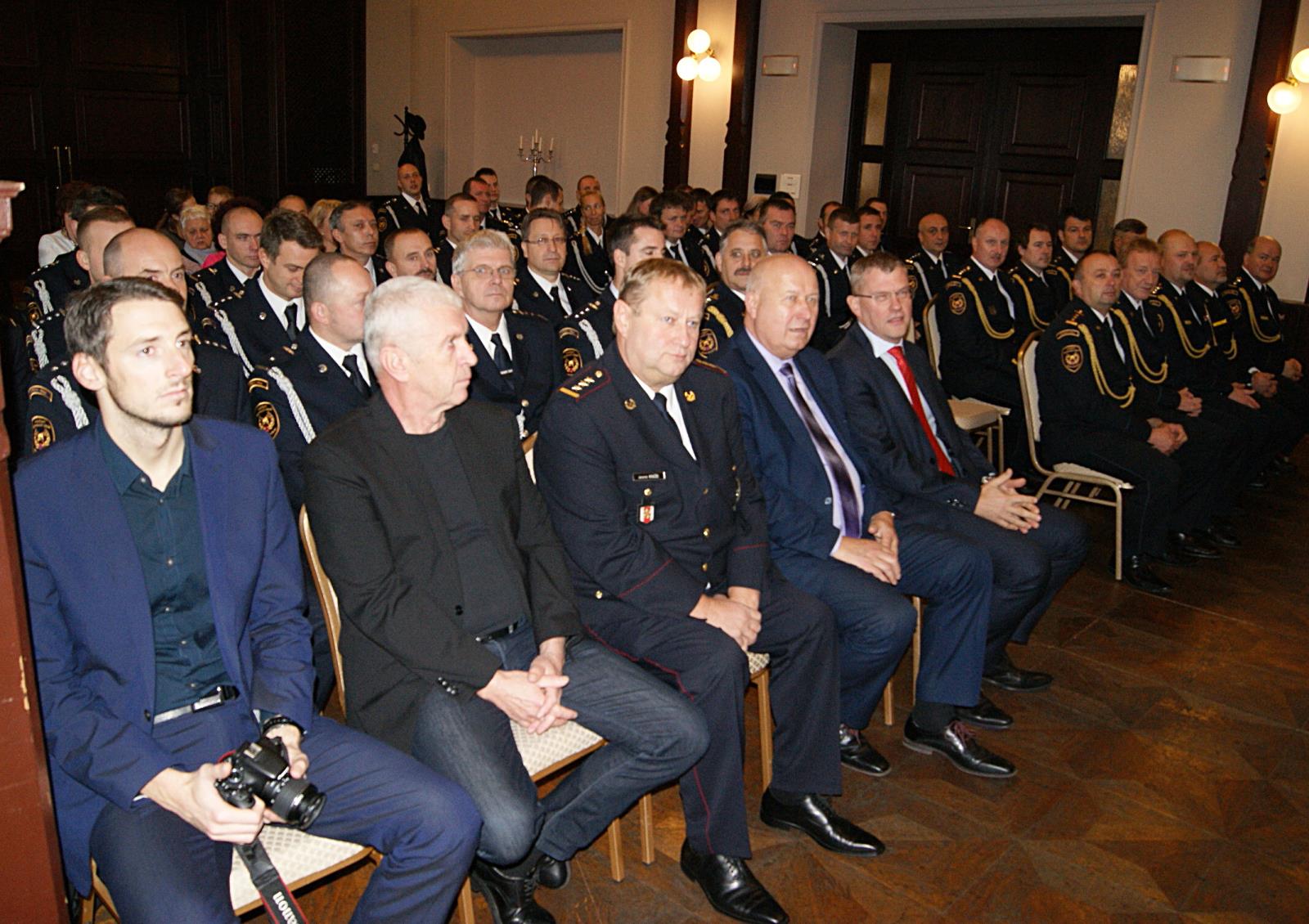 Služební medaile říjen 2017 (3).JPG