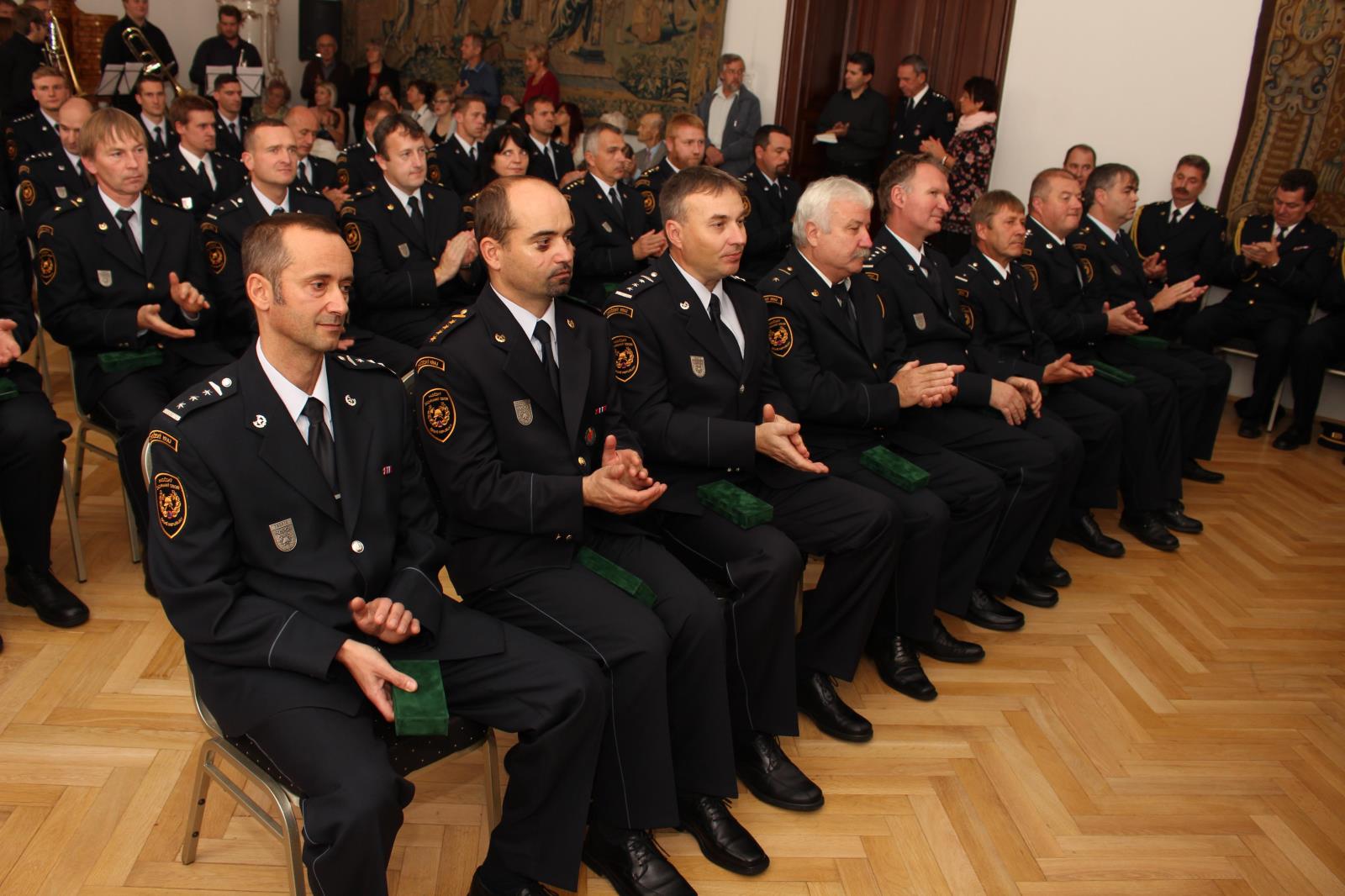 Služební slib, předání medailí, ocenění sportovců, České Budějovice - 25. 10. 2017 (40).JPG