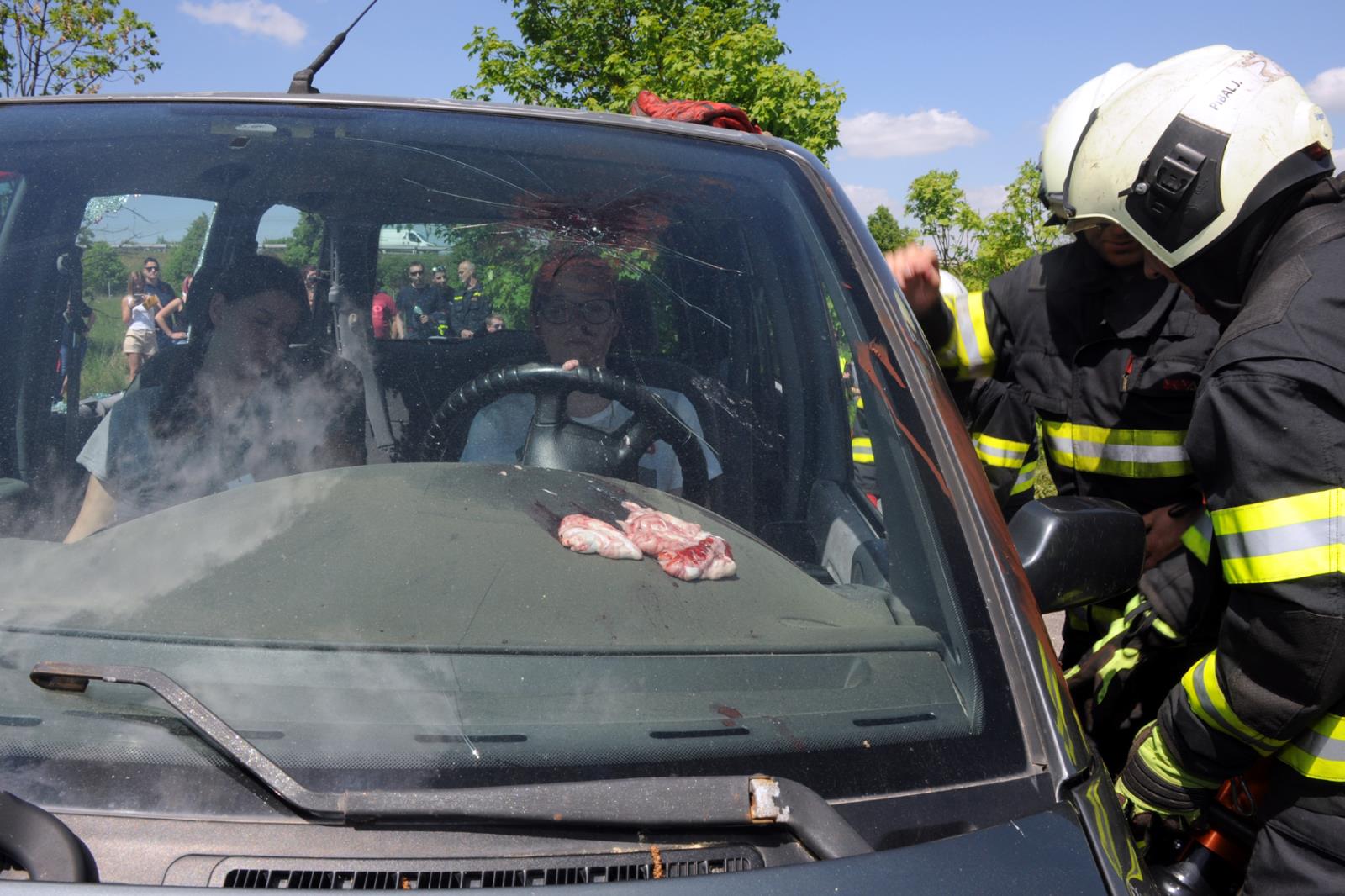 Taktické cvičení dopravní nehoda 2 OA a bus, Písek - 18. 5. 2022 (8).JPG