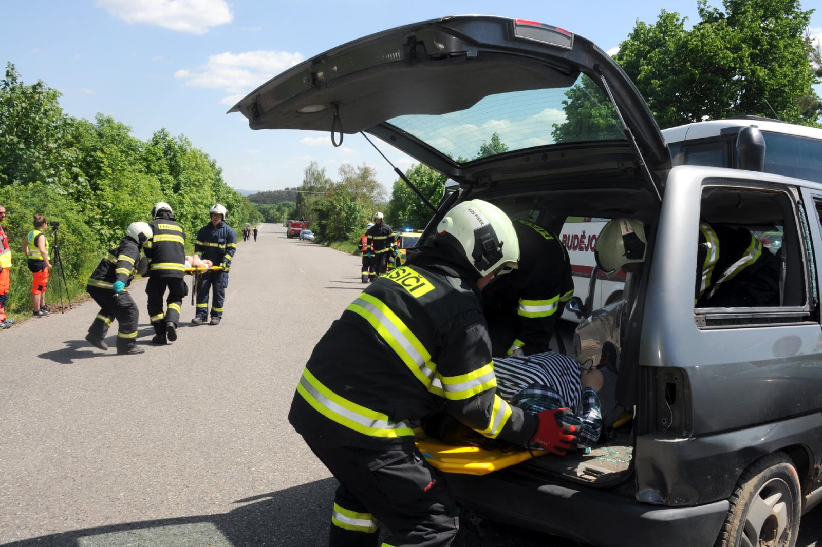 Taktické cvičení dopravní nehoda 2 OA a bus, Písek - 18. 5. 2022 (15).JPG