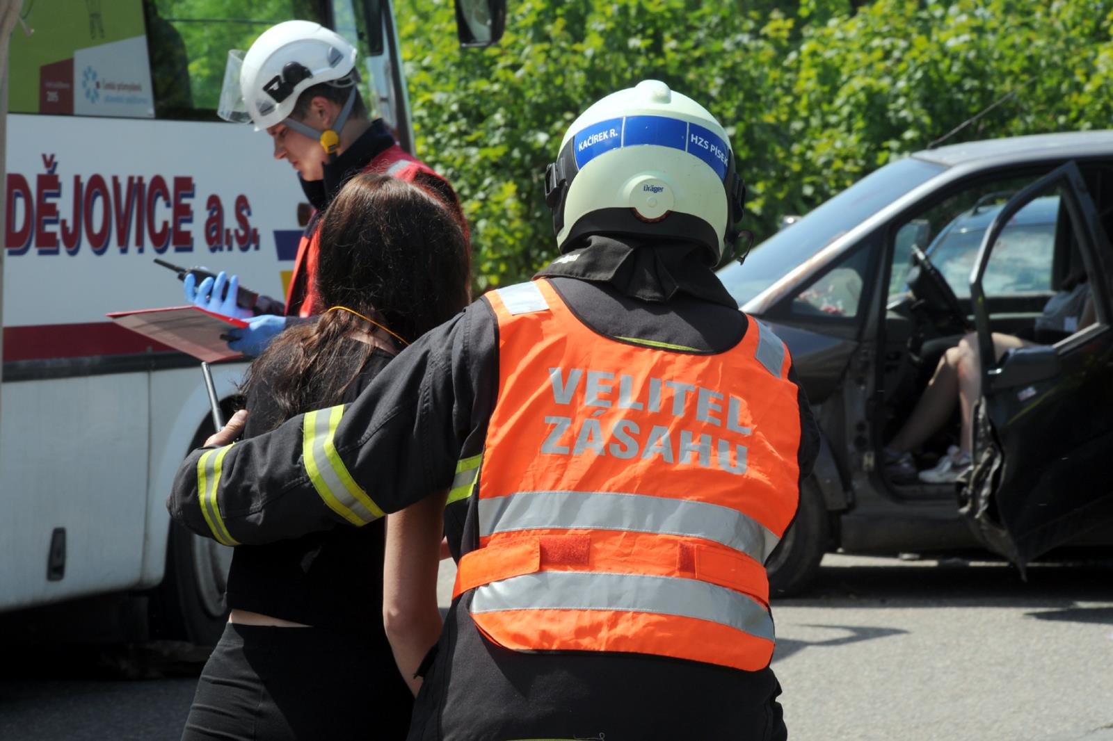 Taktické cvičení dopravní nehoda 2 OA a bus, Písek - 18. 5. 2022 (23).JPG