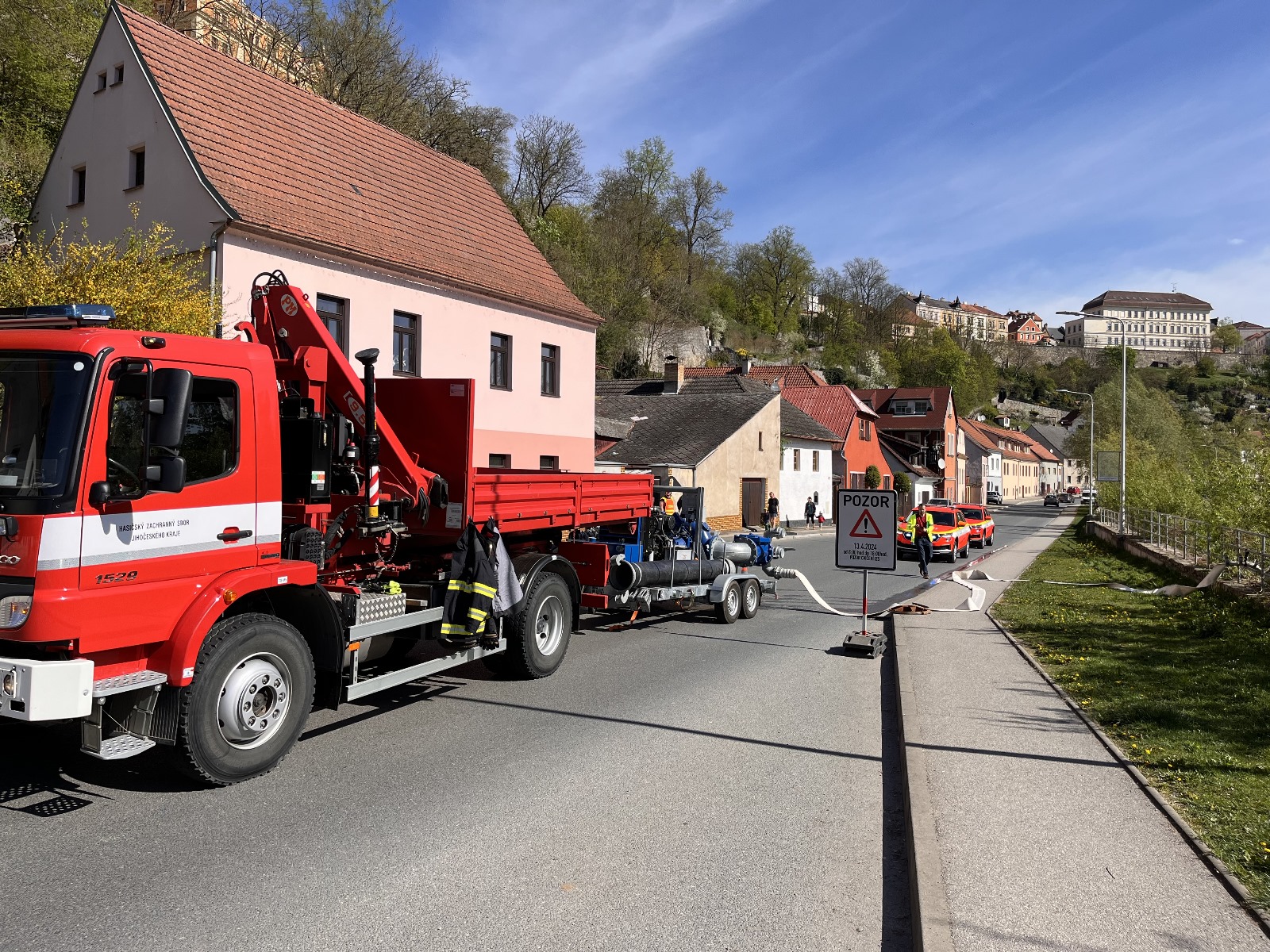 Taktické cvičení - stavba protipovodňových zábran, Tábor (5).jpg