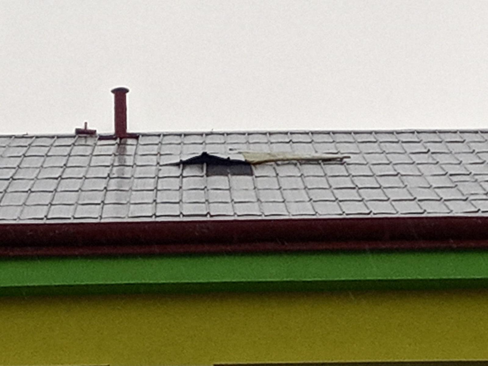 Uvolněná střecha, Dačice - 17. 2. 2022 (2).jpg