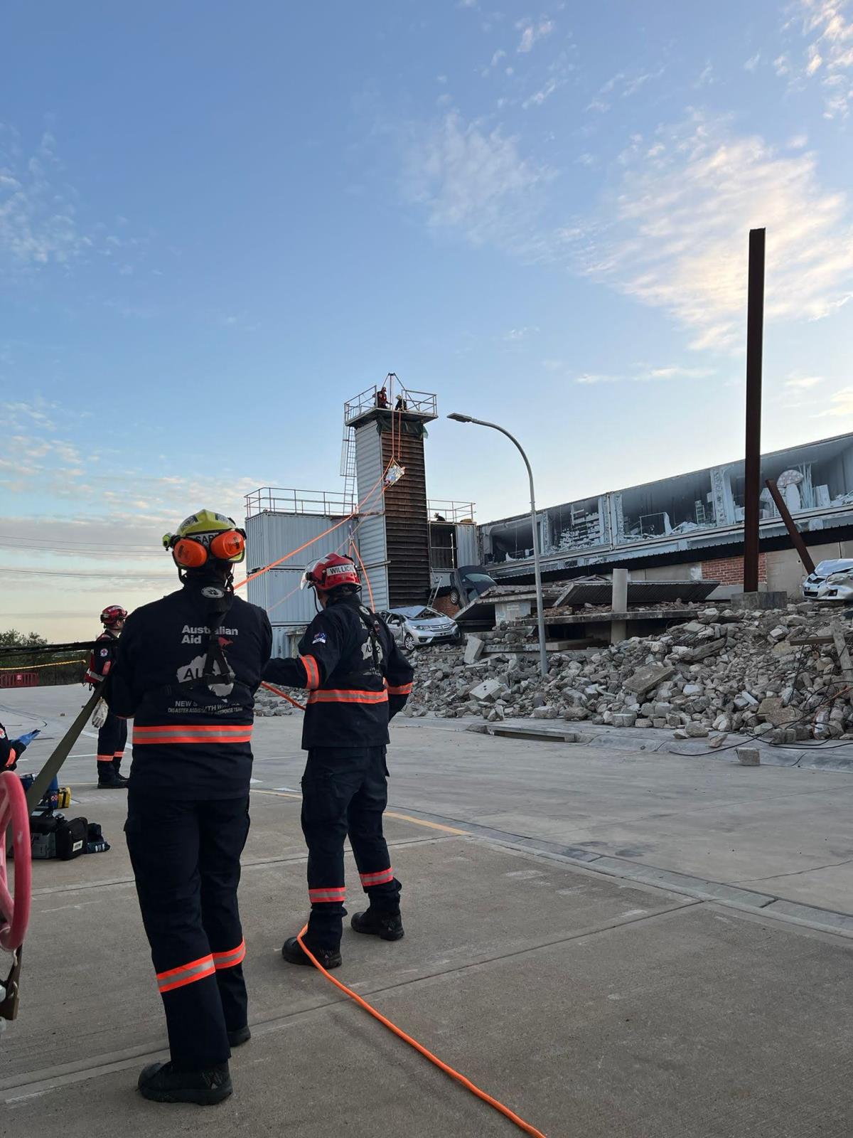 V Sydney cvičil Heavy USAR tým, jedním z hodnotitelů byl i pražský hasič pprap. Jiří Kubeš