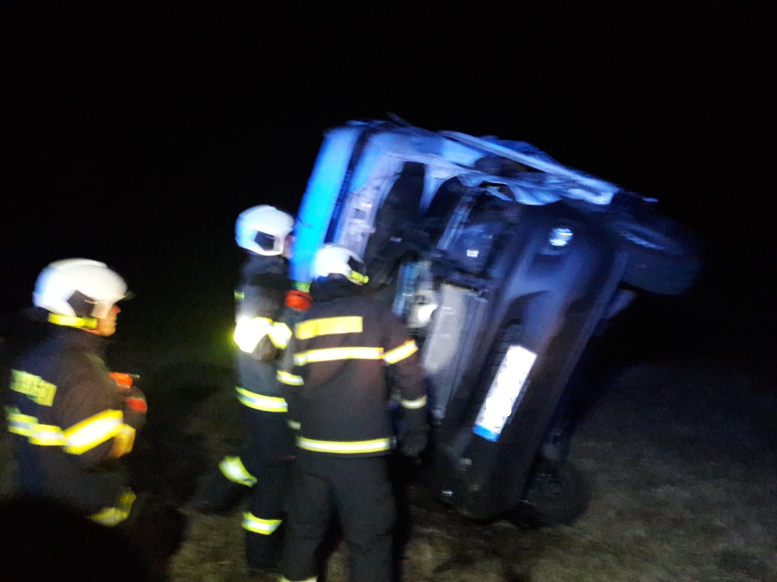 Větrem převrácená dodávka, Kunžak - 10. 3. 2019 (2).jpg
