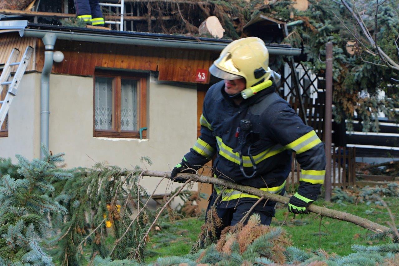 Větrná smršť Děčinsko (11).jpg