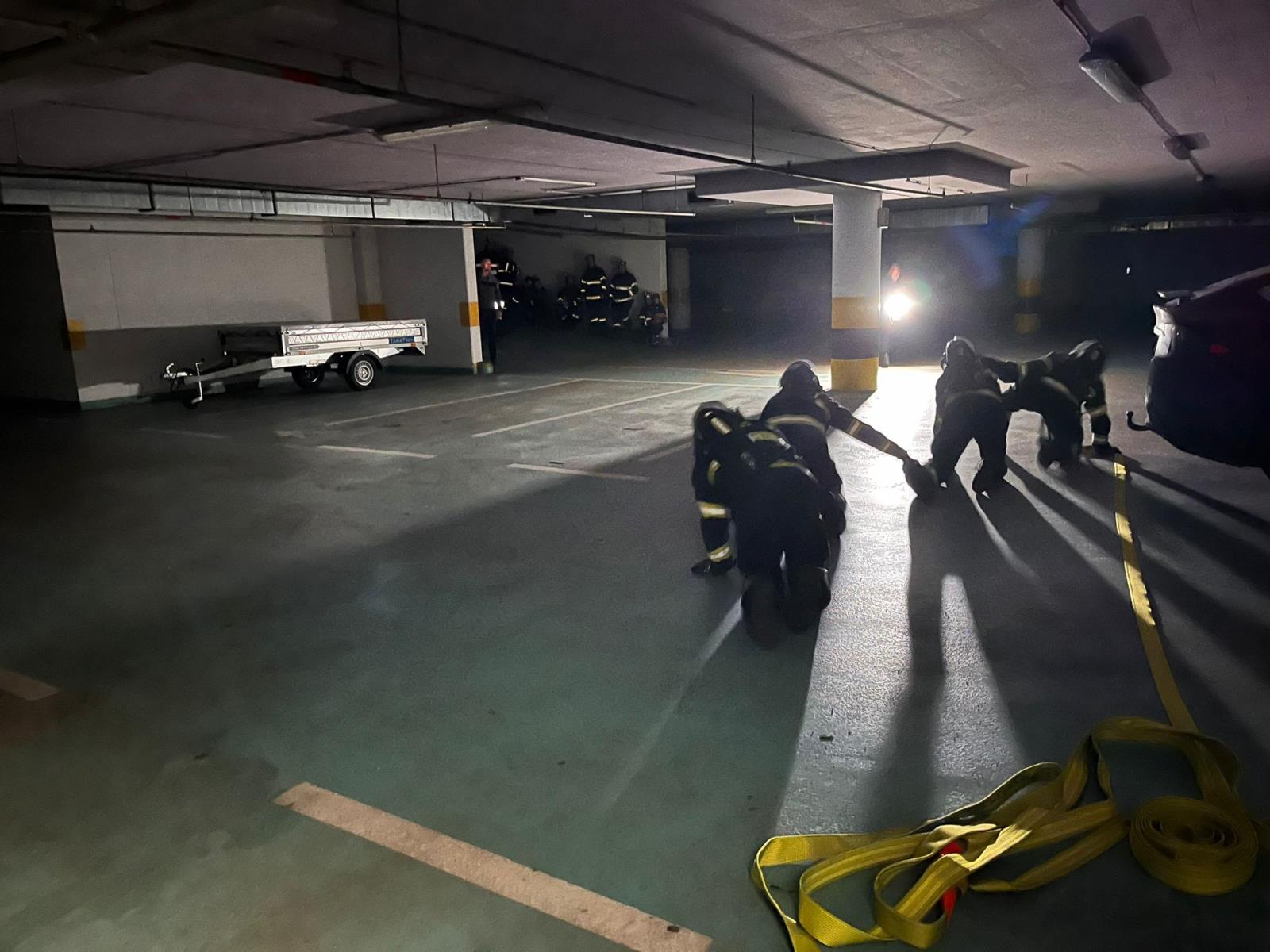 Výcvik - hašení elektromobilu Tesla, Tábor - 29. 2. 2024 (5).jpg