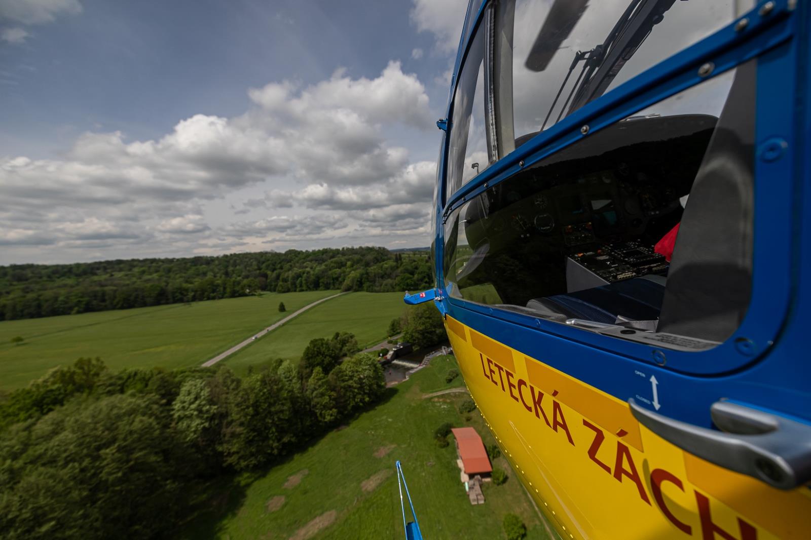Výcvik na nebezpečném jezu u obce Zlíč za pomoci vrtulníku a leteckého záchranáře