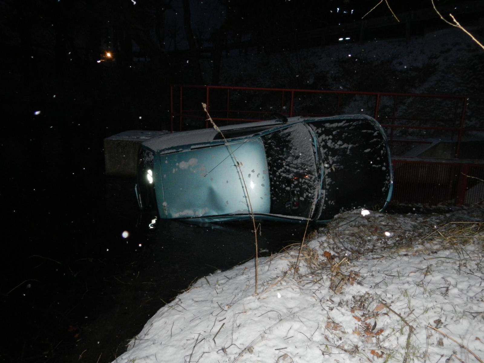 Vytažení OA z rybníka, Sudoměřice u Bechyně - 16. 1. 2018 (3).JPG