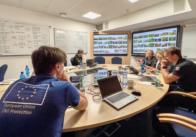 Významně se na pomoci podílí i příslušníci HZS ČR z NOPIS v Praze na GŘ HZS ČR.jpg