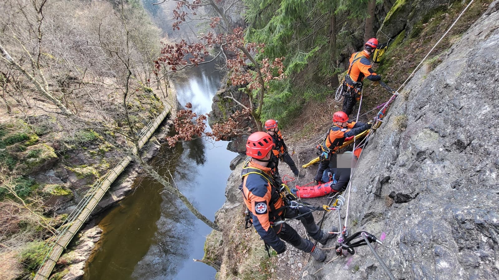 Záchrana ferratisty, Vodní brána
