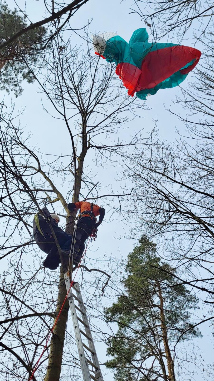 Záchrana paraglidisty Kozákov