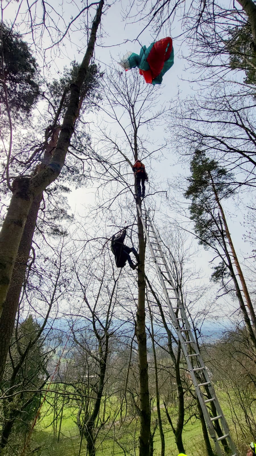 Záchrana paraglidisty Kozákov