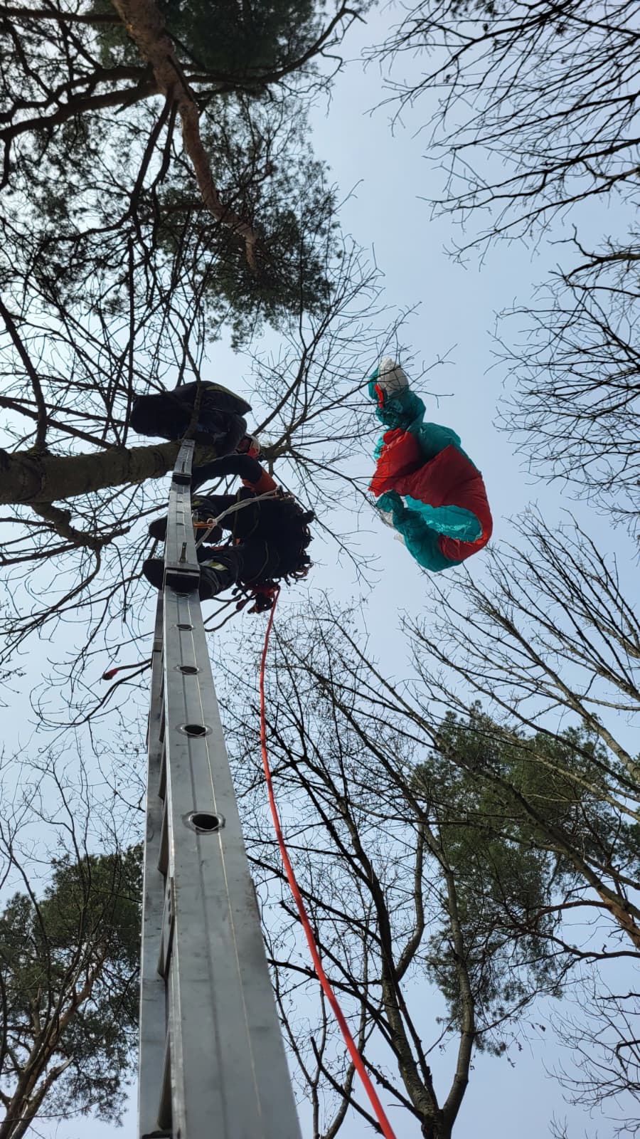 Záchrana paraglidisty Kozákov