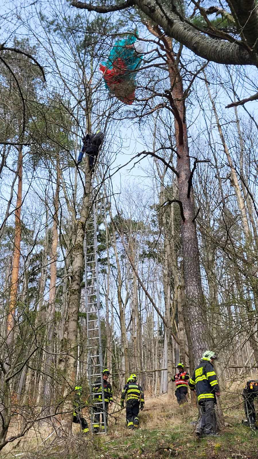 Záchrana paraglidisty Kozákov