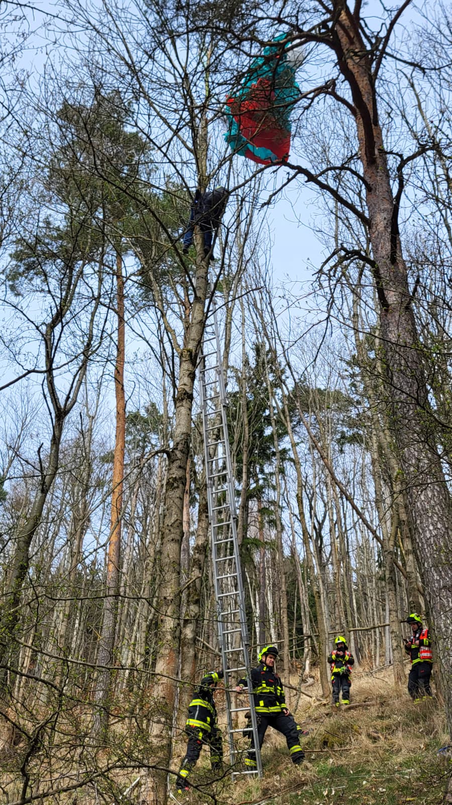 Záchrana paraglidisty Kozákov