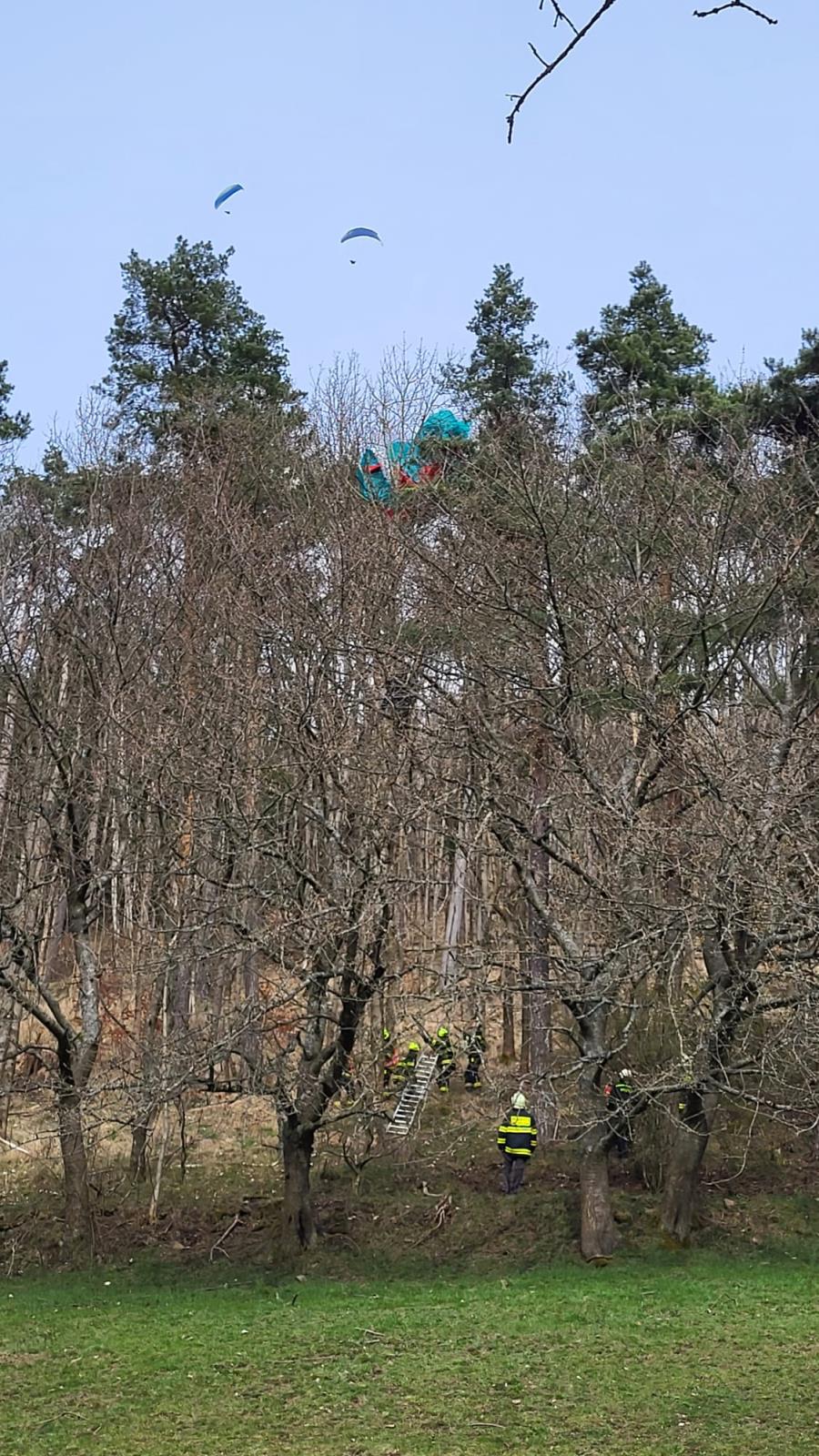 Záchrana paraglidisty Kozákov