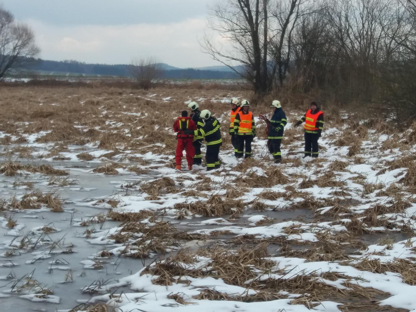 Záchrana psa, Mladá Vožice - 14. 2. 2018 (2).jpg