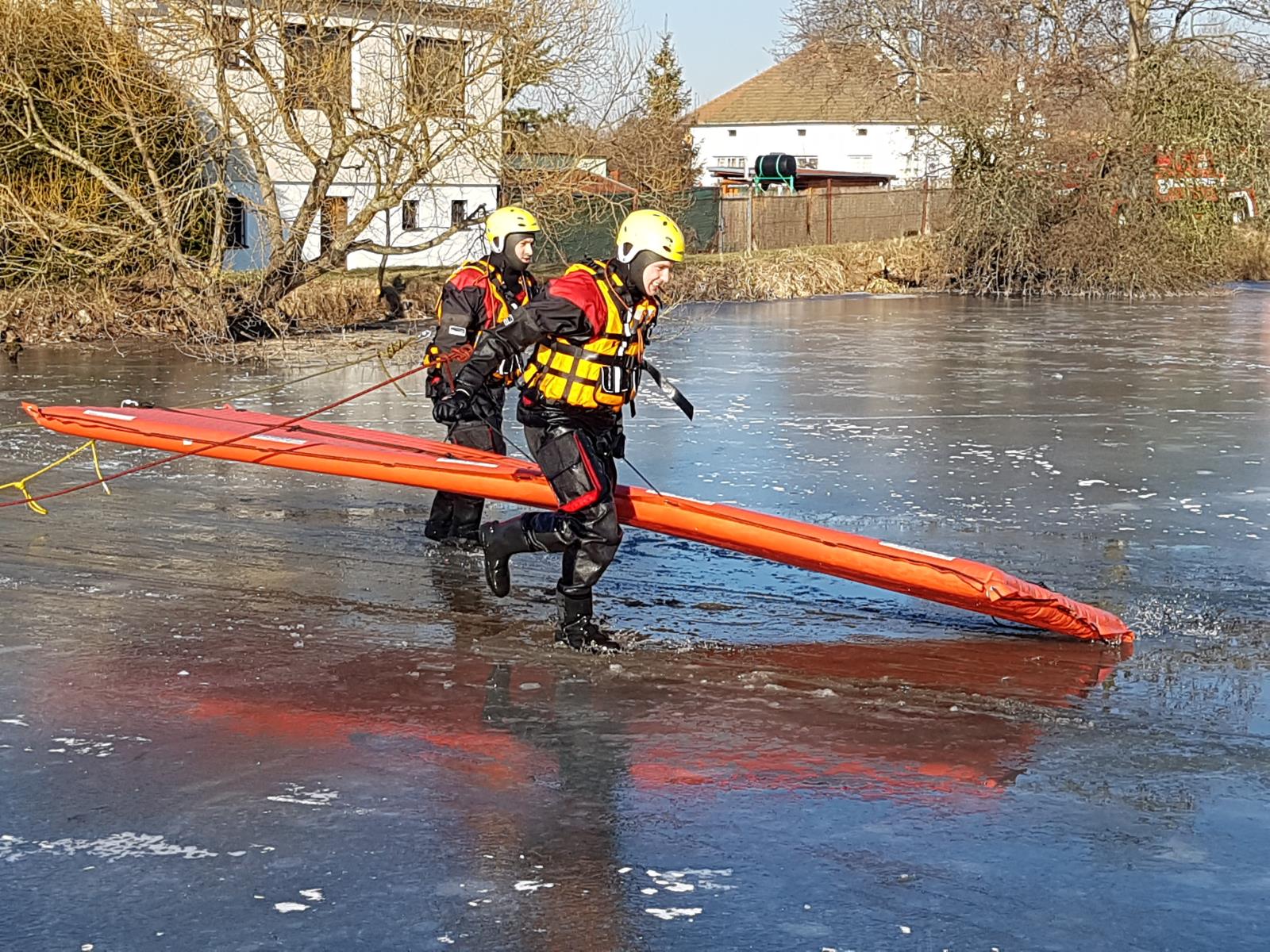 Záchrana z ledu, České Budějovice - 31. 1. 2019 (11).jpg
